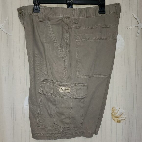 WRANGLER MENS CARGO SHORTS - Picture 4 of 5
